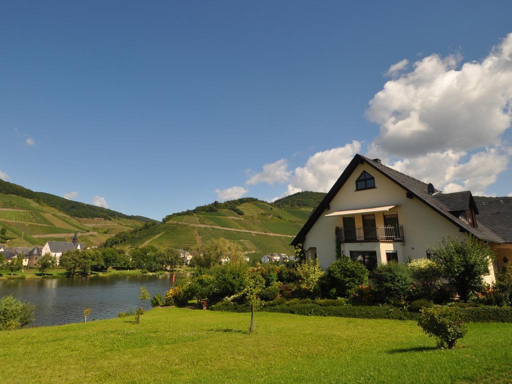 Ferienwohnung Am Moselufer Zell an der Mosel Luaran gambar