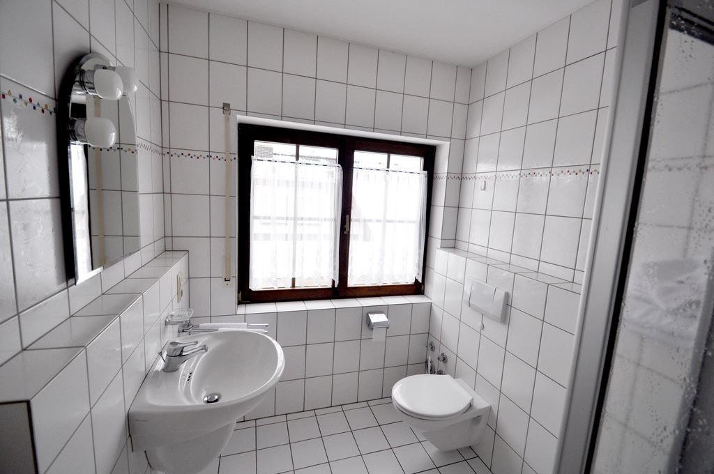Ferienwohnung Am Moselufer Zell an der Mosel Luaran gambar