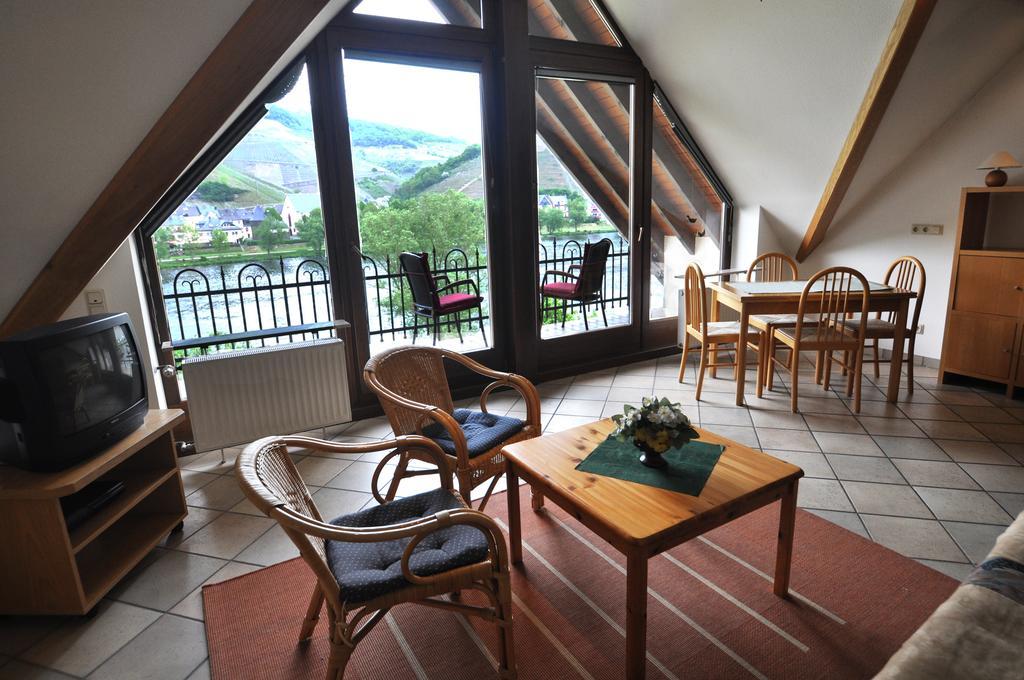 Ferienwohnung Am Moselufer Zell an der Mosel Luaran gambar